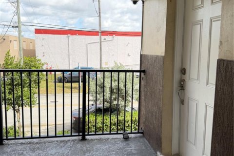 Квартира в Хайалиа, Флорида 2 спальни, 83.61м2 № 2090111
