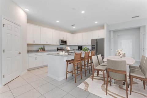 House in Leesburg, Florida 5 bedrooms, 265.33 sq.m. № 1912542 - photo 5