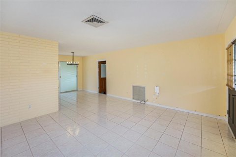 Casa en venta en Saint Petersburg, Florida, 3 dormitorios, 113.9 m2 № 1844793 - foto 6