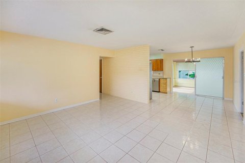 Casa en venta en Saint Petersburg, Florida, 3 dormitorios, 113.9 m2 № 1844793 - foto 4
