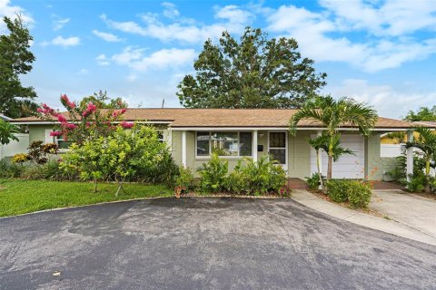Casa en venta en Saint Petersburg, Florida, 3 dormitorios, 113.9 m2 № 1844793 - foto 1