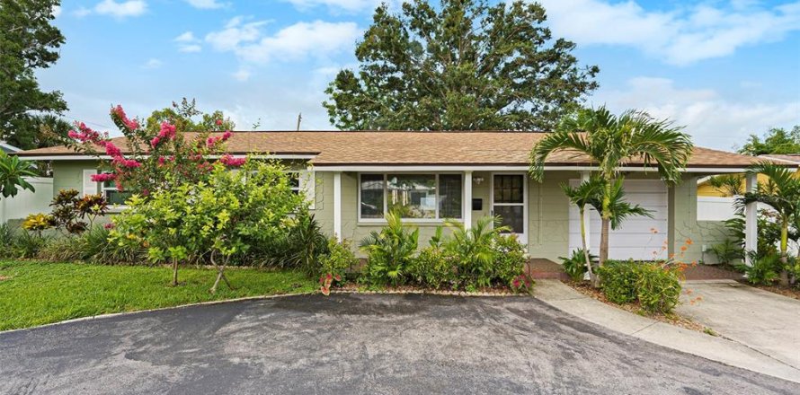 Casa en Saint Petersburg, Florida 3 dormitorios, 113.9 m2 № 1844793