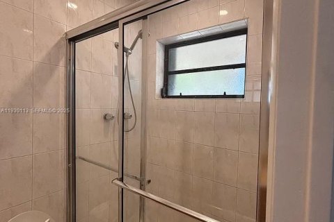 Casa en alquiler en Miami, Florida, 3 dormitorios, 176.33 m2 № 1989089 - foto 10