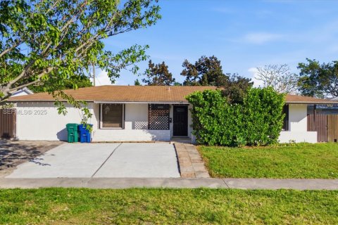 Casa en alquiler en Miami, Florida, 3 dormitorios, 176.33 m2 № 1989089 - foto 13