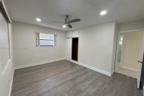 Casa en alquiler en Miami, Florida, 3 dormitorios, 176.33 m2 № 1989089 - foto 5