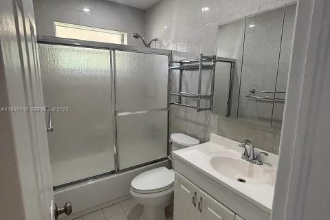 Casa en alquiler en Miami, Florida, 3 dormitorios, 176.33 m2 № 1989089 - foto 8
