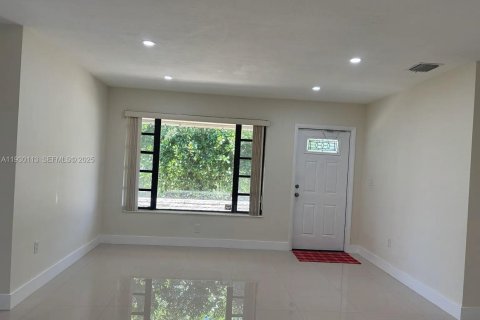 Casa en alquiler en Miami, Florida, 3 dormitorios, 176.33 m2 № 1989089 - foto 12