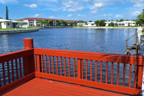 House in Tamarac, Florida 3 bedrooms, 154.22 sq.m. № 1974135 - photo 6