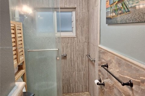 House in Tamarac, Florida 3 bedrooms, 154.22 sq.m. № 1974135 - photo 16