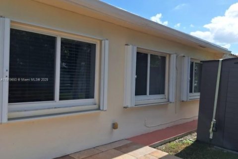 House in Tamarac, Florida 3 bedrooms, 154.22 sq.m. № 1974135 - photo 8