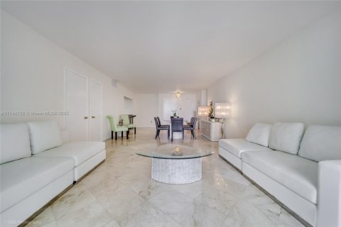 Copropriété à louer à Bal Harbour, Floride: 2 chambres, 128.95 m2 № 1707723 - photo 7