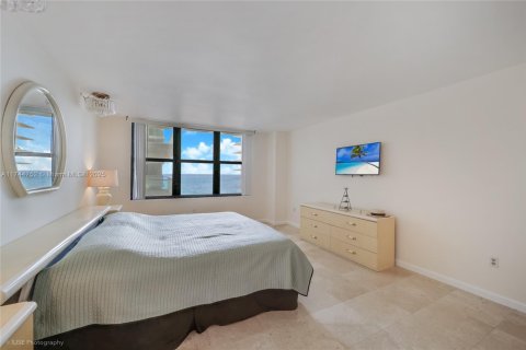 Copropriété à louer à Bal Harbour, Floride: 2 chambres, 128.95 m2 № 1707723 - photo 10
