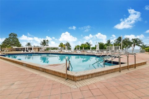 Copropriété à louer à Bal Harbour, Floride: 2 chambres, 128.95 m2 № 1707723 - photo 27