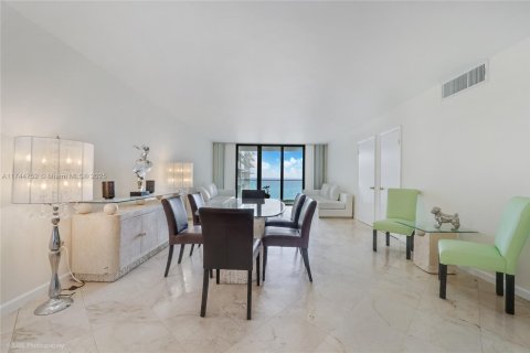 Copropriété à louer à Bal Harbour, Floride: 2 chambres, 128.95 m2 № 1707723 - photo 5