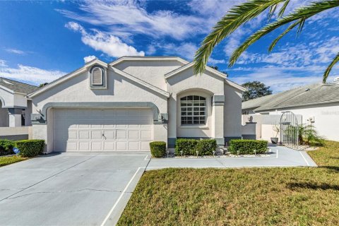 House in Spring Hill, Florida 2 bedrooms, 155.7 sq.m. № 2109974