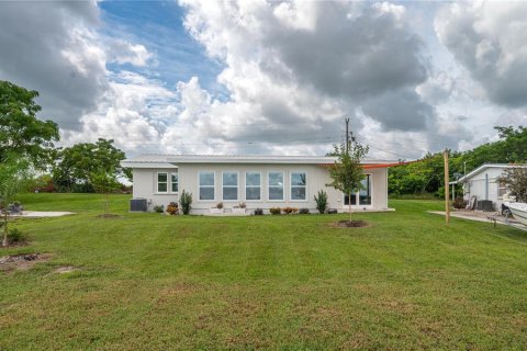 House in Fort Meade, Florida 2 bedrooms, 136.75 sq.m. № 1902067 - photo 7