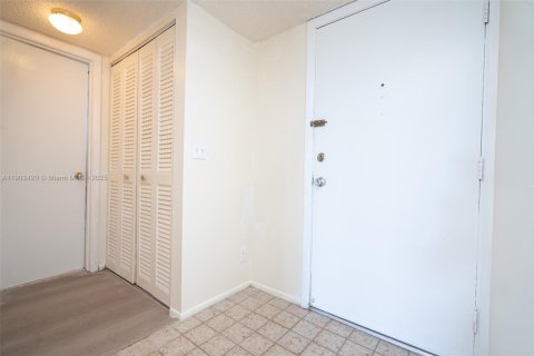 Купить кондоминиум в Норт-Лодердейл, Флорида 1 спальня, 76.46м2, № 1955715 - фото 10