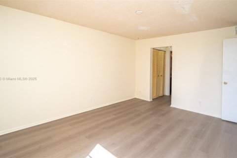 Купить кондоминиум в Норт-Лодердейл, Флорида 1 спальня, 76.46м2, № 1955715 - фото 2