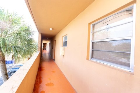 Купить кондоминиум в Норт-Лодердейл, Флорида 1 спальня, 76.46м2, № 1955715 - фото 16