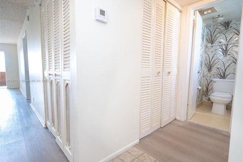 Купить кондоминиум в Норт-Лодердейл, Флорида 1 спальня, 76.46м2, № 1955715 - фото 9