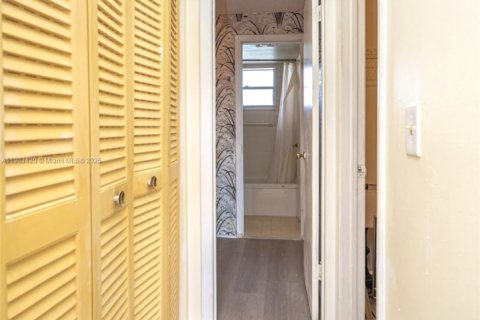 Купить кондоминиум в Норт-Лодердейл, Флорида 1 спальня, 76.46м2, № 1955715 - фото 3