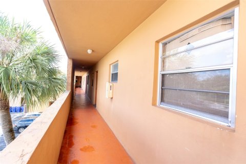 Купить кондоминиум в Норт-Лодердейл, Флорида 1 спальня, 76.46м2, № 1955715 - фото 17