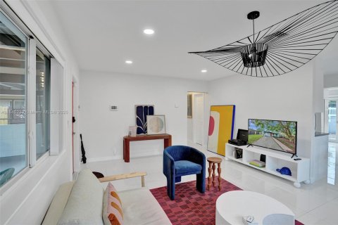 House in Fort Lauderdale, Florida 2 bedrooms, 89.65 sq.m. № 1833871 - photo 11