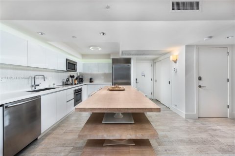 Condominio en alquiler en Miami Beach, Florida, 1 dormitorio, 80.45 m2 № 1957346 - foto 12