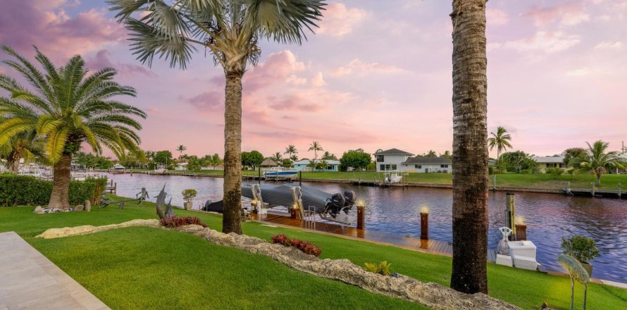 Casa en West Palm Beach, Florida 3 dormitorios, 235.41 m2 № 2369980