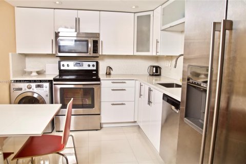 Снять в аренду кондоминиум в Санни-Айлс-Бич, Флорида 2 спальни, 114.46м2, № 2022546 - фото 11