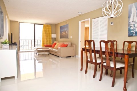 Кондоминиум с 2 спальнями в Санни-Айлс-Бич, Флорида № 2022546