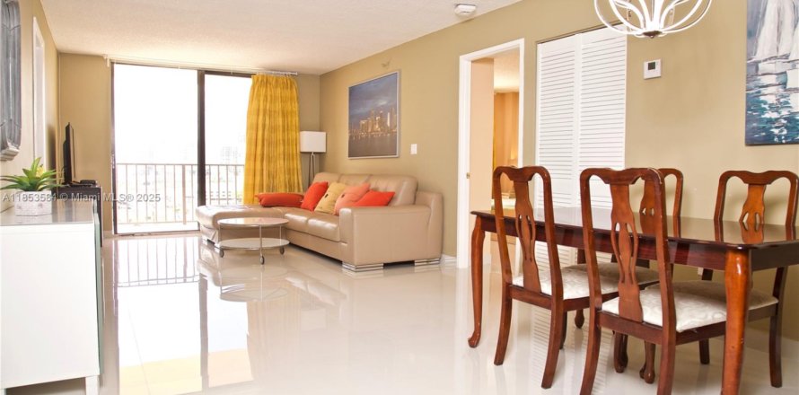 Кондоминиум с 2 спальнями в Санни-Айлс-Бич, Флорида № 2022546