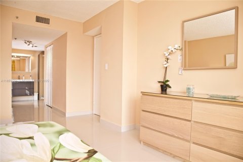 Снять в аренду кондоминиум в Санни-Айлс-Бич, Флорида 2 спальни, 114.46м2, № 2022546 - фото 7