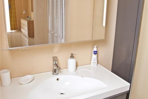 Снять в аренду кондоминиум в Санни-Айлс-Бич, Флорида 2 спальни, 114.46м2, № 2022546 - фото 9