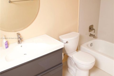 Снять в аренду кондоминиум в Санни-Айлс-Бич, Флорида 2 спальни, 114.46м2, № 2022546 - фото 5