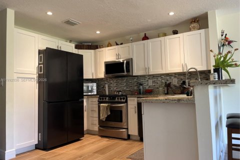Touwnhouse à louer à Miramar, Floride: 3 chambres, 117.99 m2 № 2059142 - photo 7