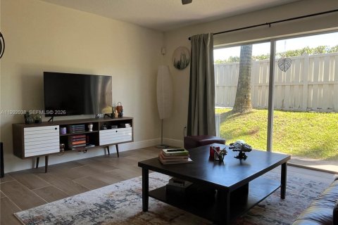 Touwnhouse à louer à Miramar, Floride: 3 chambres, 117.99 m2 № 2059142 - photo 3