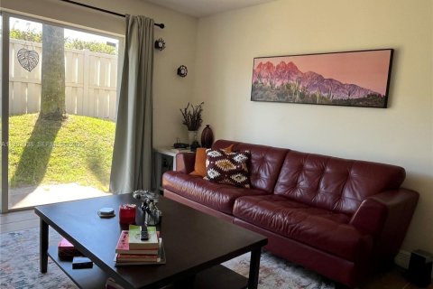 Touwnhouse à louer à Miramar, Floride: 3 chambres, 117.99 m2 № 2059142 - photo 4