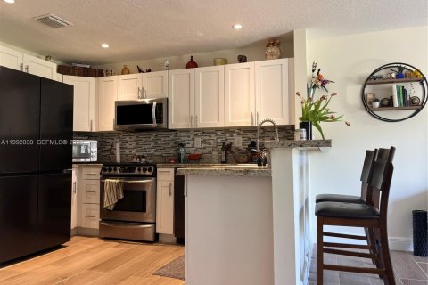 Touwnhouse à louer à Miramar, Floride: 3 chambres, 117.99 m2 № 2059142 - photo 8
