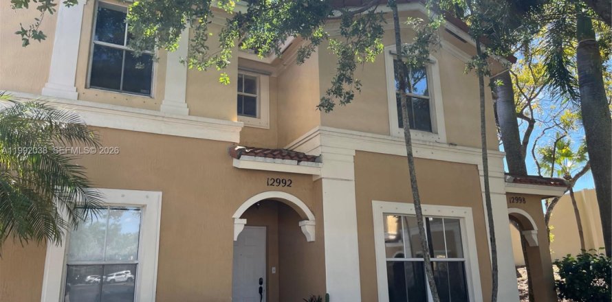 Touwnhouse à Miramar, Floride 3 chambres, 117.99 m2 № 2059142