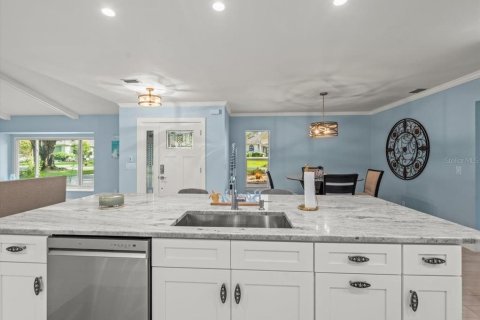 House in Homosassa, Florida 3 bedrooms, 186.92 sq.m. № 1894198 - photo 10