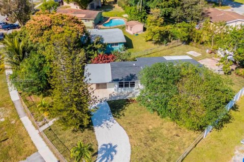 Villa ou maison à louer à Fort Lauderdale, Floride: 3 chambres, 116.22 m2 № 1988847 - photo 12