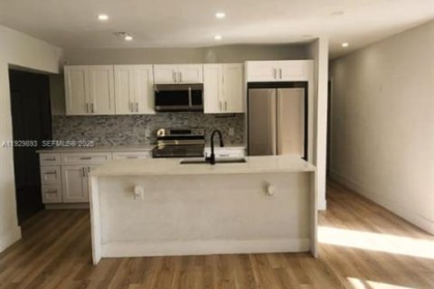 Villa ou maison à louer à Fort Lauderdale, Floride: 3 chambres, 116.22 m2 № 1988847 - photo 2