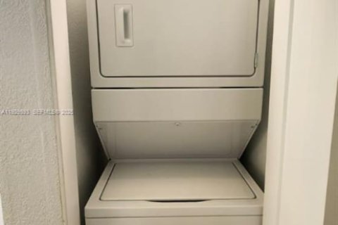 Villa ou maison à louer à Fort Lauderdale, Floride: 3 chambres, 116.22 m2 № 1988847 - photo 9