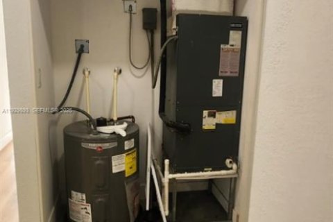 Villa ou maison à louer à Fort Lauderdale, Floride: 3 chambres, 116.22 m2 № 1988847 - photo 10