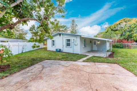 Villa ou maison à louer à Fort Lauderdale, Floride: 3 chambres, 116.22 m2 № 1988847 - photo 11