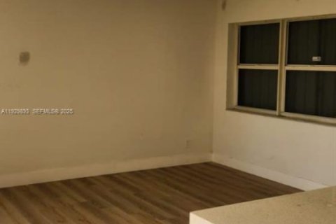 Villa ou maison à louer à Fort Lauderdale, Floride: 3 chambres, 116.22 m2 № 1988847 - photo 7