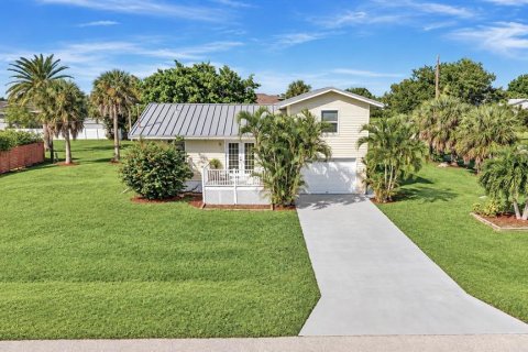 House in Punta Gorda, Florida 3 bedrooms, 109.25 sq.m. № 2427308