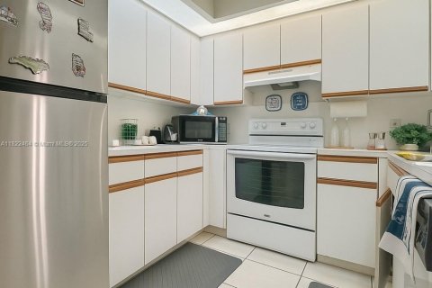 Купить кондоминиум в Пемброк-Пайнс, Флорида 1 спальня, 97.08м2, № 1978889 - фото 5