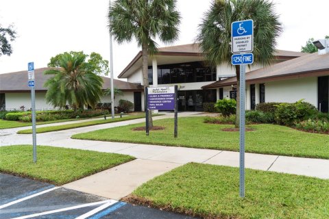 Купить кондоминиум в Пемброк-Пайнс, Флорида 1 спальня, 97.08м2, № 1978889 - фото 15